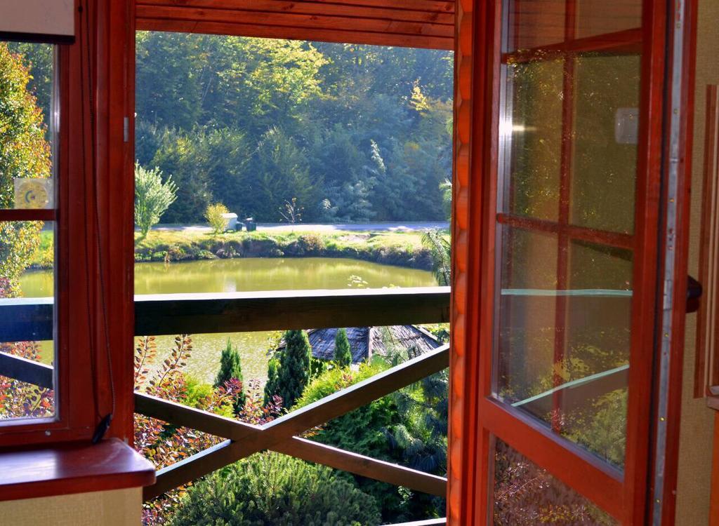 Rancho 555 Guest House Uzhhorod Bagian luar foto