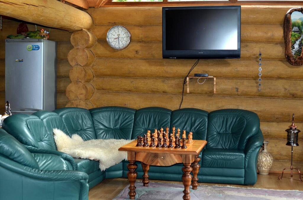 Rancho 555 Guest House Uzhhorod Bagian luar foto