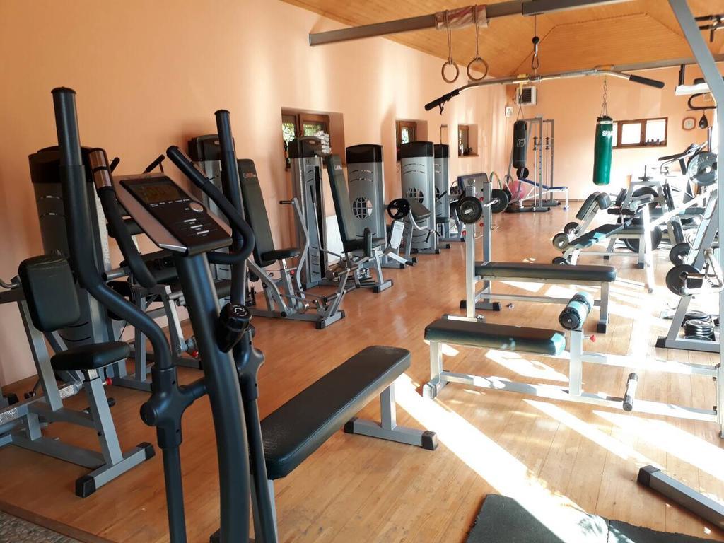 Rancho 555 Guest House Uzhhorod Bagian luar foto