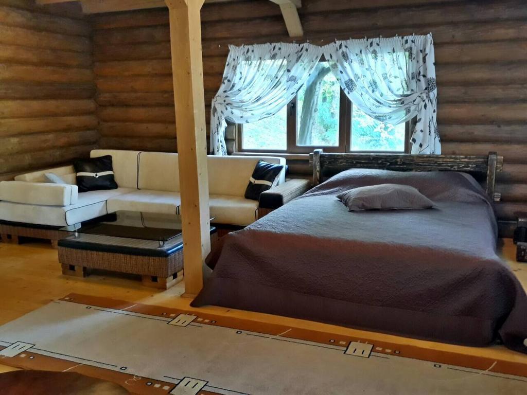 Rancho 555 Guest House Uzhhorod Bagian luar foto