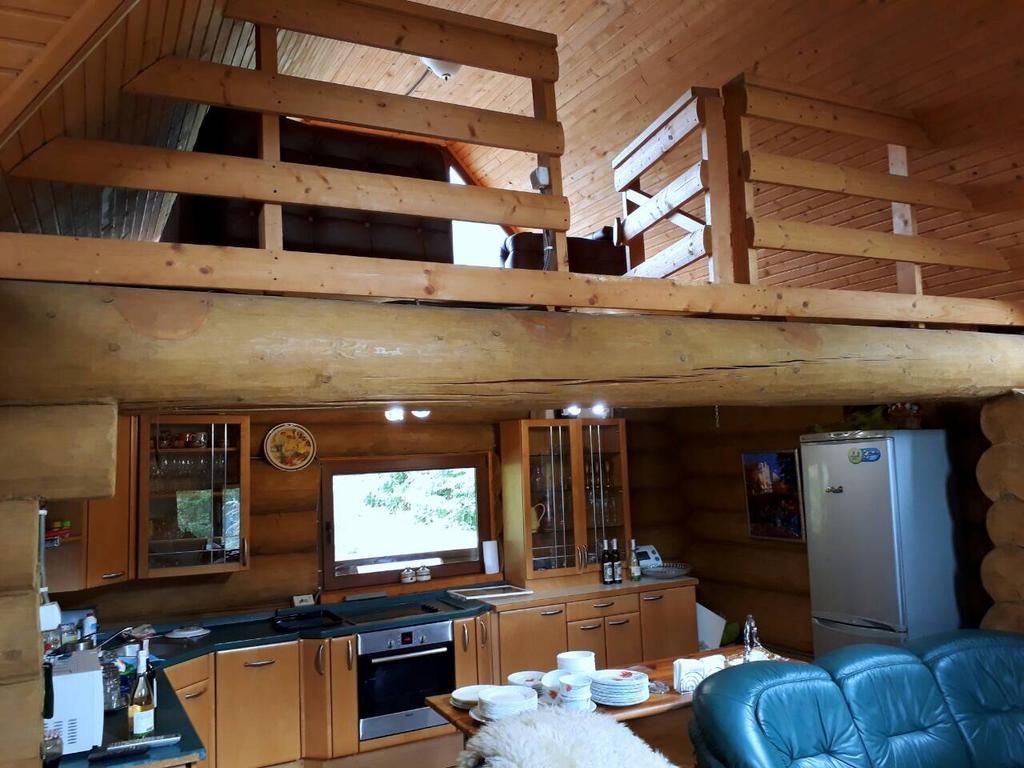 Rancho 555 Guest House Uzhhorod Bagian luar foto