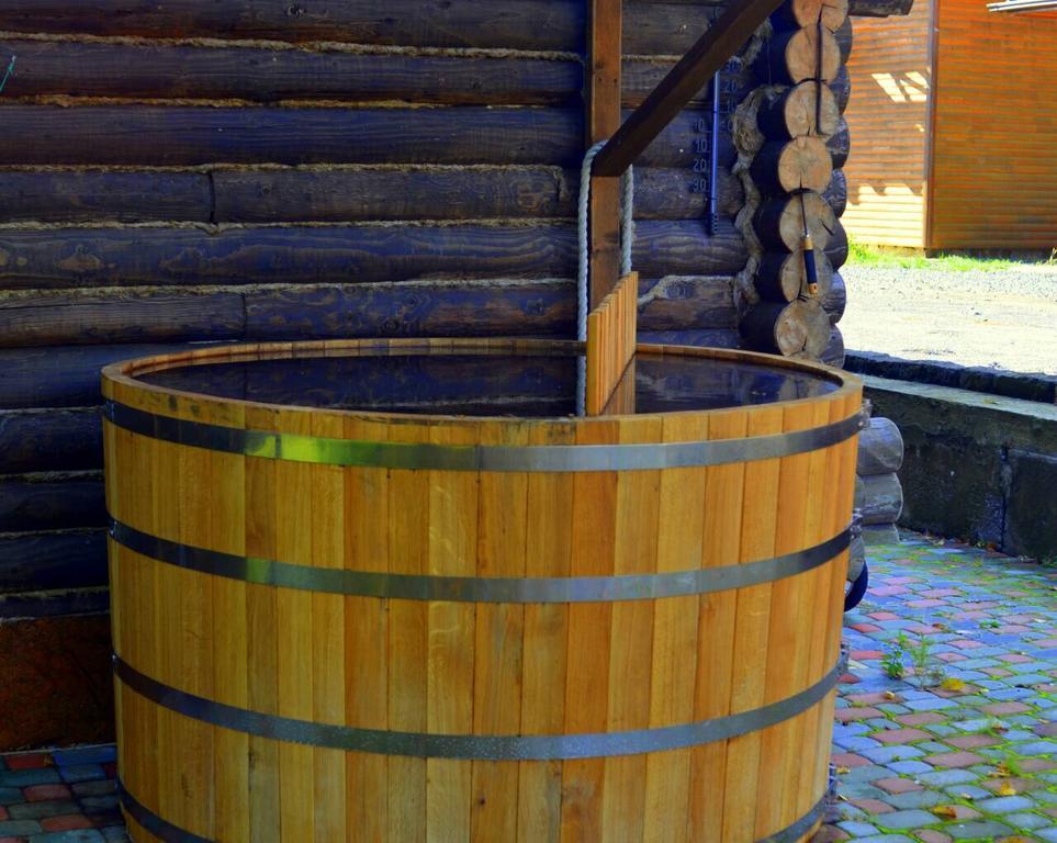 Rancho 555 Guest House Uzhhorod Bagian luar foto