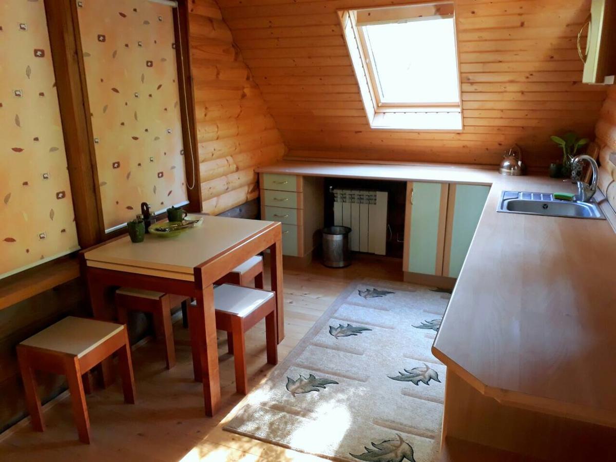 Rancho 555 Guest House Uzhhorod Bagian luar foto