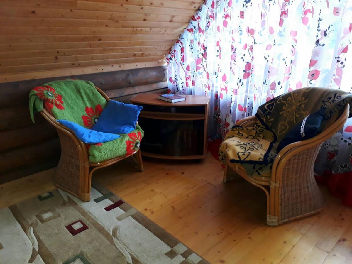Rancho 555 Guest House Uzhhorod Bagian luar foto